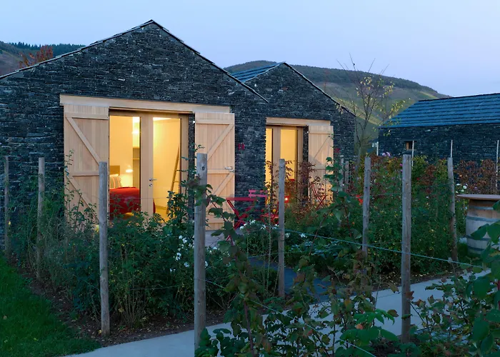 Weinkulturgut Longen-schloeder * Longuich